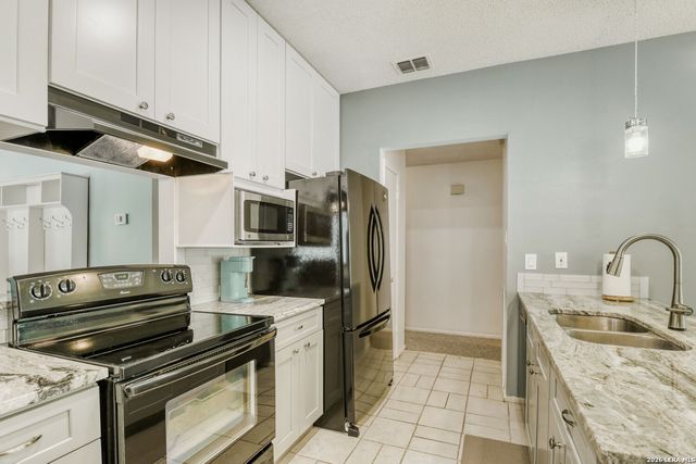 8201 Rimline Dr, San Antonio, TX 78251