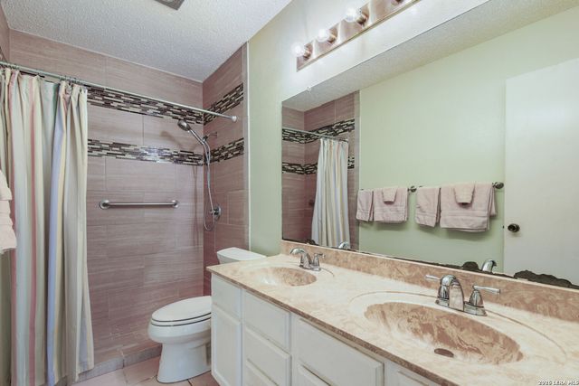 8201 Rimline Dr, San Antonio, TX 78251