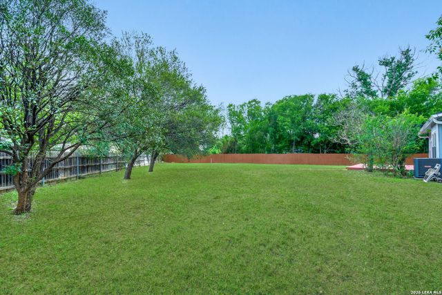 8201 Rimline Dr, San Antonio, TX 78251