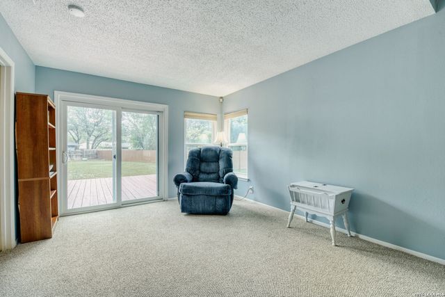 8201 Rimline Dr, San Antonio, TX 78251