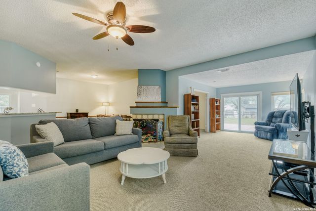 8201 Rimline Dr, San Antonio, TX 78251