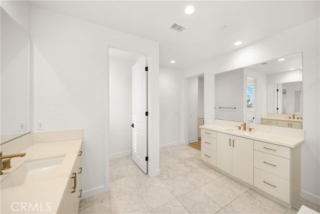 242 Sutters, Irvine, CA 92602