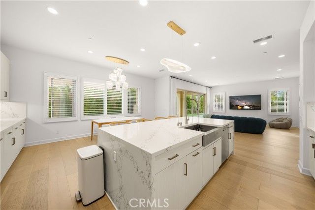 242 Sutters, Irvine, CA 92602