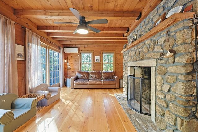 9 River St, Upton, MA 01568
