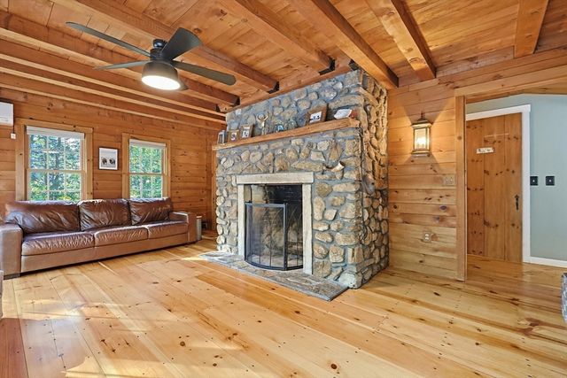 9 River St, Upton, MA 01568