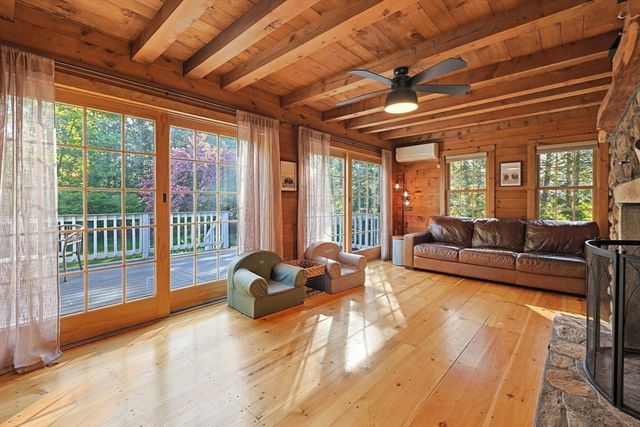 9 River St, Upton, MA 01568