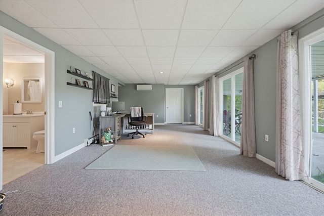 9 River St, Upton, MA 01568
