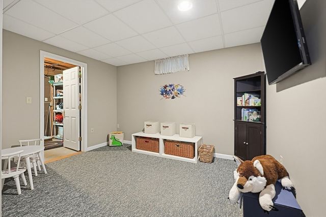 9 River St, Upton, MA 01568
