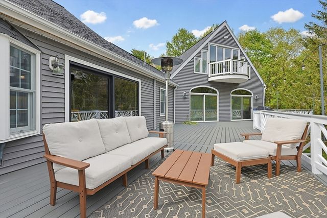 9 River St, Upton, MA 01568