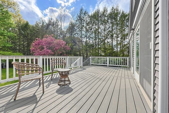 9 River St, Upton, MA 01568