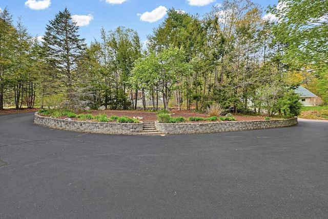 9 River St, Upton, MA 01568
