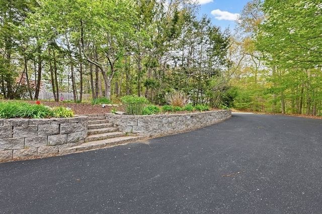 9 River St, Upton, MA 01568