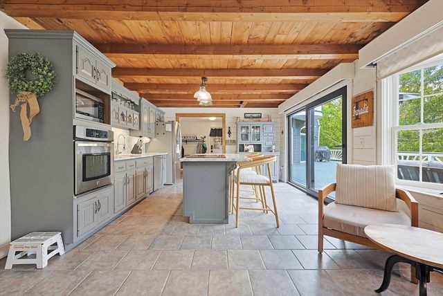 9 River St, Upton, MA 01568