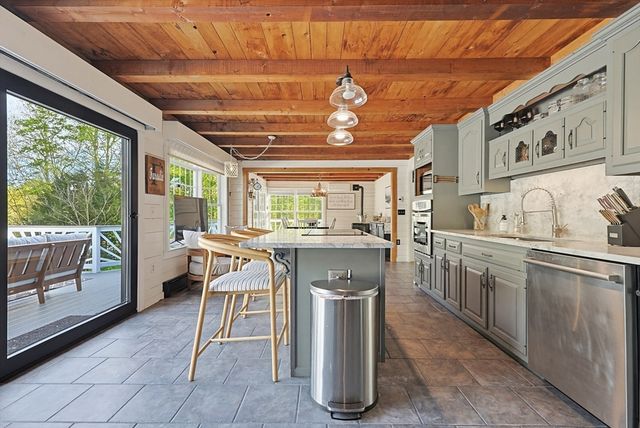 9 River St, Upton, MA 01568