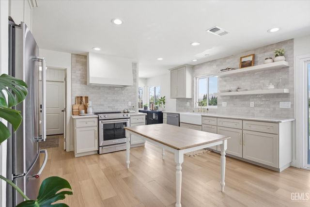 3811 View Street, Bakersfield, CA 93306