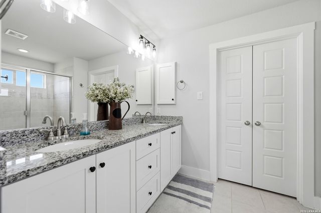 108 Warren Wallace, Blanco, TX 78606