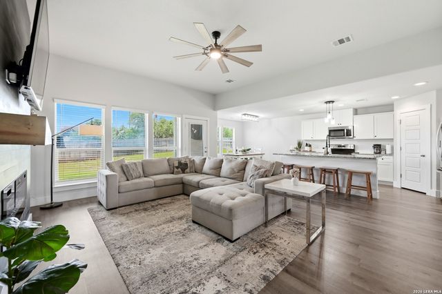 108 Warren Wallace, Blanco, TX 78606