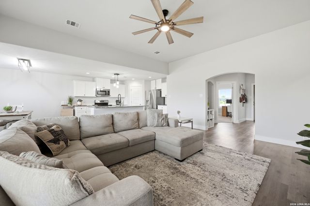 108 Warren Wallace, Blanco, TX 78606