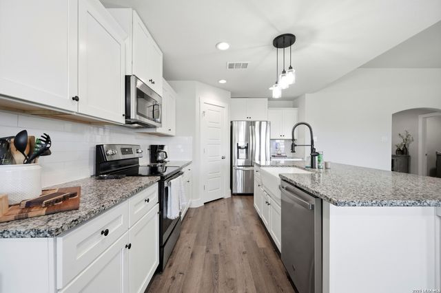 108 Warren Wallace, Blanco, TX 78606