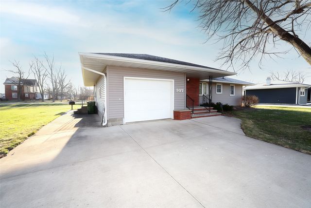 307 SW 7th Street PL, Ogden, IA 50212