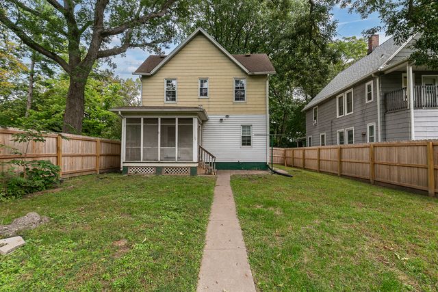 719 3RD Street, Moline, IL 61265