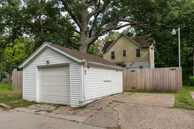 719 3RD Street, Moline, IL 61265