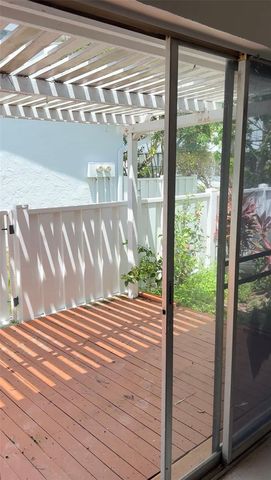 1651 CAPE HOPE AVENUE NE 1, St Petersburg, FL 33702