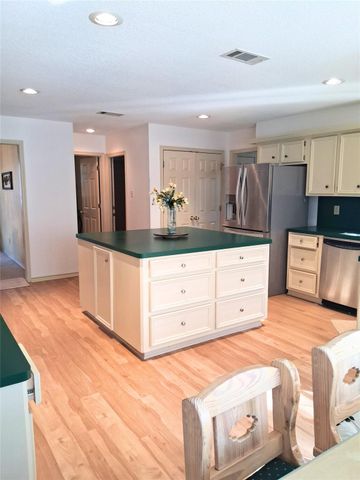 913 Cherry Hills Drive, Huntsville, TX 77340