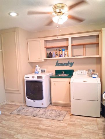 913 Cherry Hills Drive, Huntsville, TX 77340