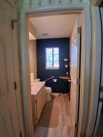 913 Cherry Hills Drive, Huntsville, TX 77340