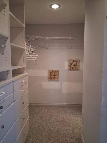 913 Cherry Hills Drive, Huntsville, TX 77340