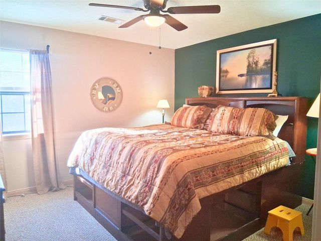 913 Cherry Hills Drive, Huntsville, TX 77340