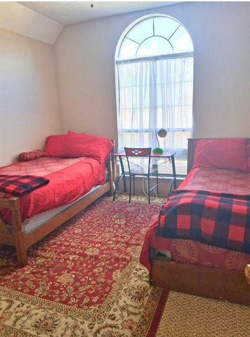 913 Cherry Hills Drive, Huntsville, TX 77340