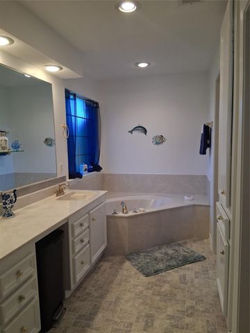 913 Cherry Hills Drive, Huntsville, TX 77340