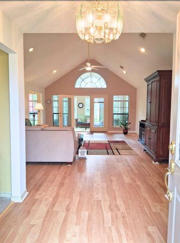 913 Cherry Hills Drive, Huntsville, TX 77340