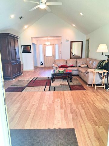 913 Cherry Hills Drive, Huntsville, TX 77340