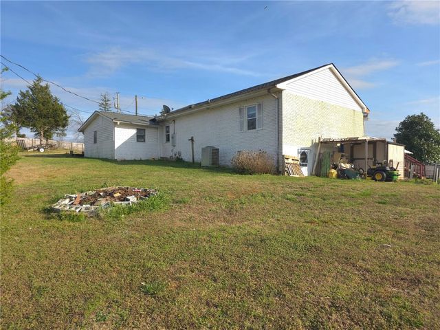830 Green Acres Road, Seneca, SC 29678