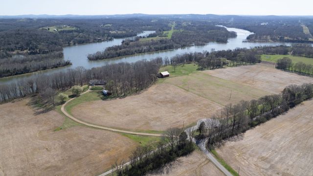 1111 E Robertson Rd, Castalian Springs, TN 37031