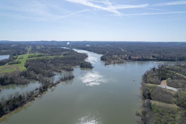 1111 E Robertson Rd, Castalian Springs, TN 37031