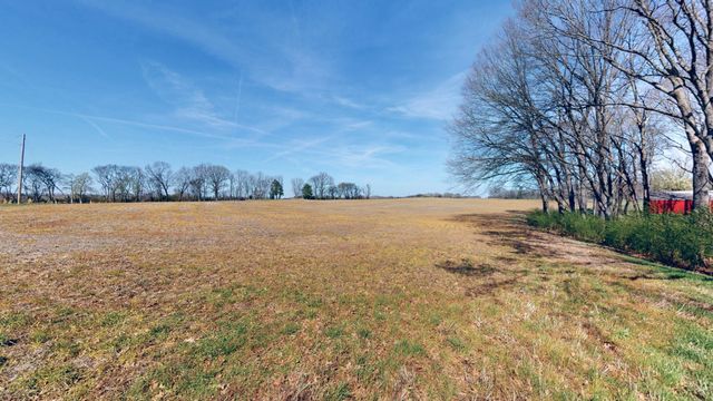 1111 E Robertson Rd, Castalian Springs, TN 37031
