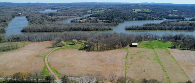 1111 E Robertson Rd, Castalian Springs, TN 37031