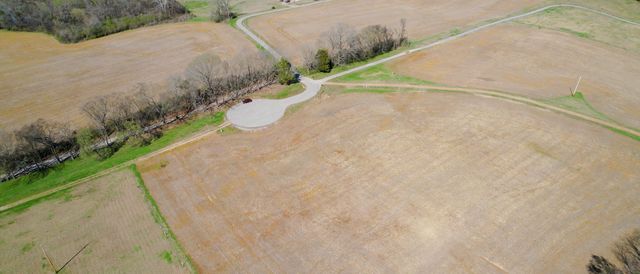 1111 E Robertson Rd, Castalian Springs, TN 37031