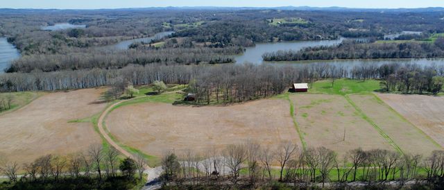1111 E Robertson Rd, Castalian Springs, TN 37031