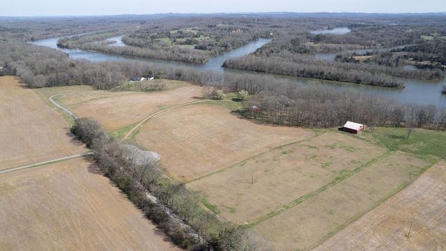 1111 E Robertson Rd, Castalian Springs, TN 37031