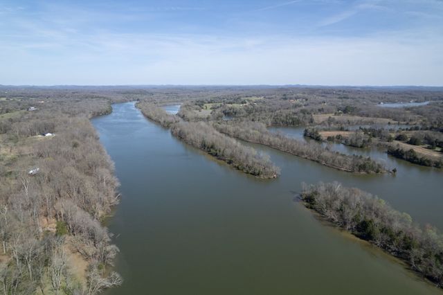 1111 E Robertson Rd, Castalian Springs, TN 37031