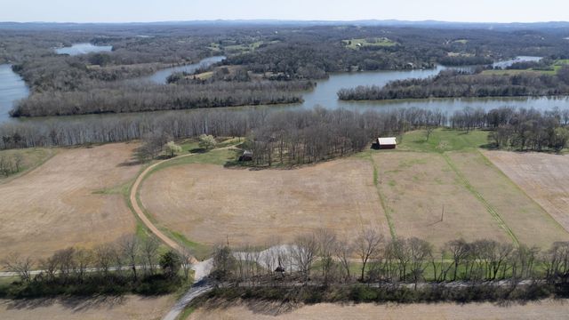 1111 E Robertson Rd, Castalian Springs, TN 37031