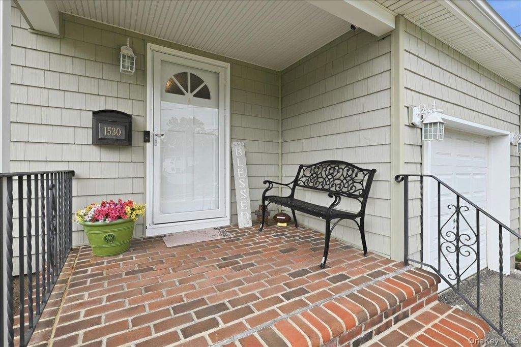 1530 Kimberly Court, Wantagh, NY 11793 — photo 4