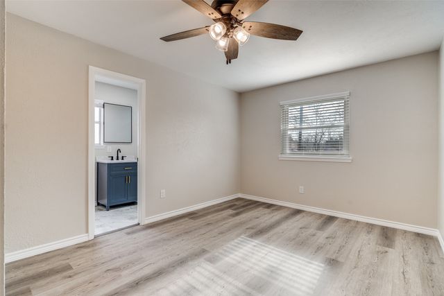 820 E Glendale Street, Crowley, TX 76036