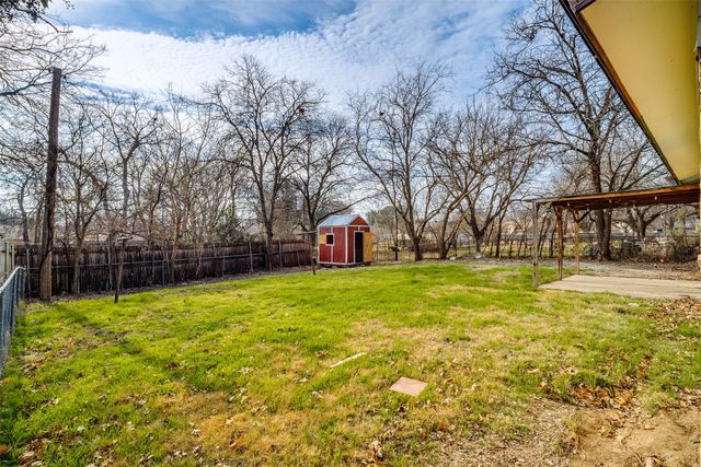 820 E Glendale Street, Crowley, TX 76036