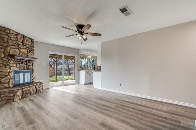 820 E Glendale Street, Crowley, TX 76036